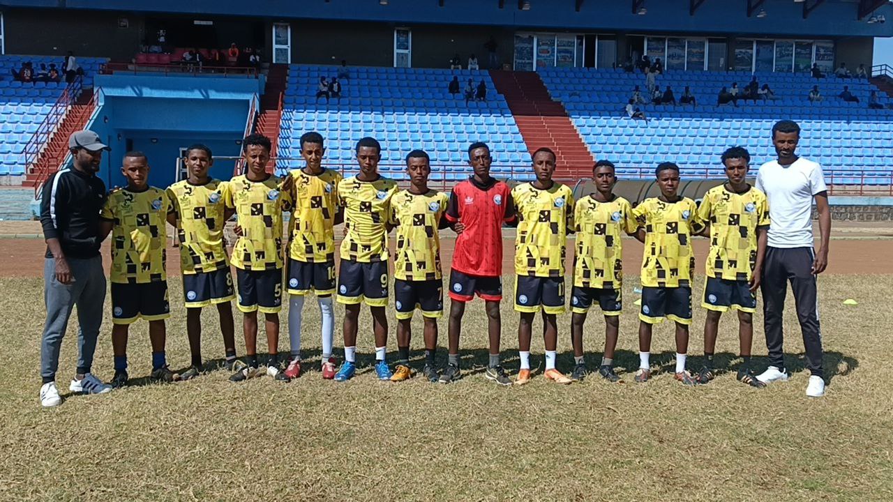 U17 FOOTBALL TRAINEES